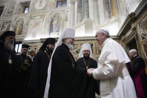 Le pape reçoit des représentants des autres religions.