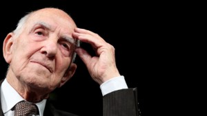 stephane-hessel-en-janvier-2012-10869932jhpsu_1713